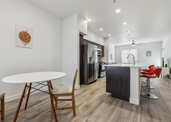 Cozysuites By The Stadium With Pool 22 *
