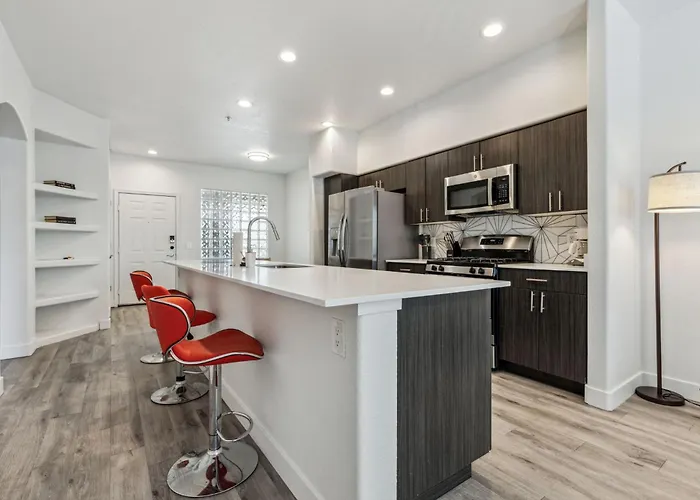 Cozysuites By The Stadium With Pool 22 Glendale