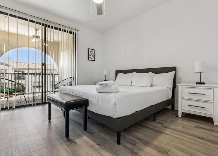 Cozysuites By The Stadium With Pool 22 Apartment *