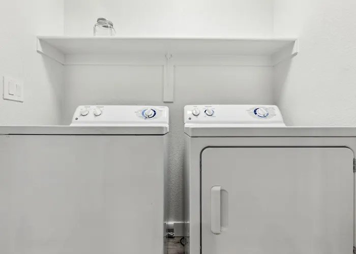 Cozysuites By The Stadium With Pool 22 Apartment Glendale