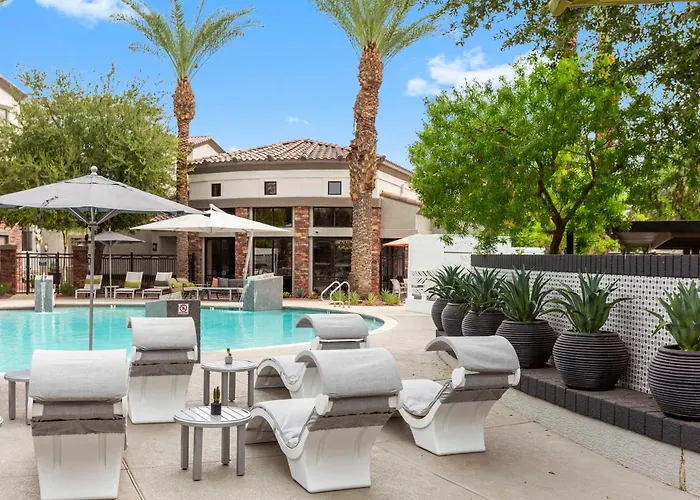 Cozysuites By The Stadium With Pool 22 Apartment Glendale