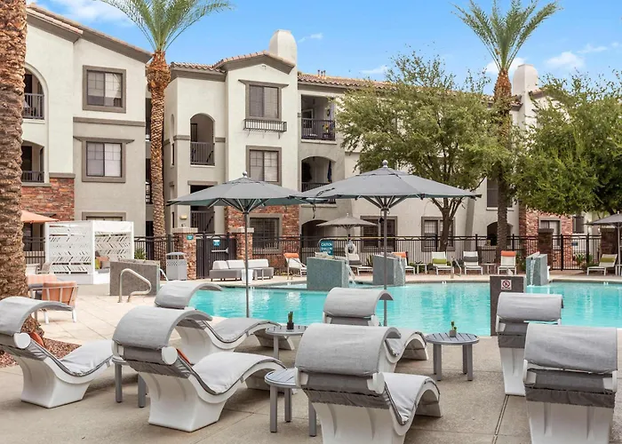 Cozysuites By The Stadium With Pool 22 * Glendale