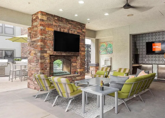 Cozysuites By The Stadium With Pool 22 Apartment Glendale