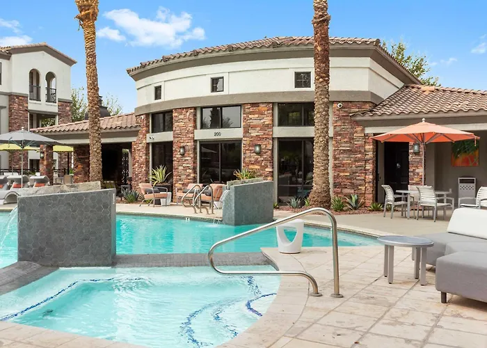 Cozysuites By The Stadium With Pool 22 * Glendale