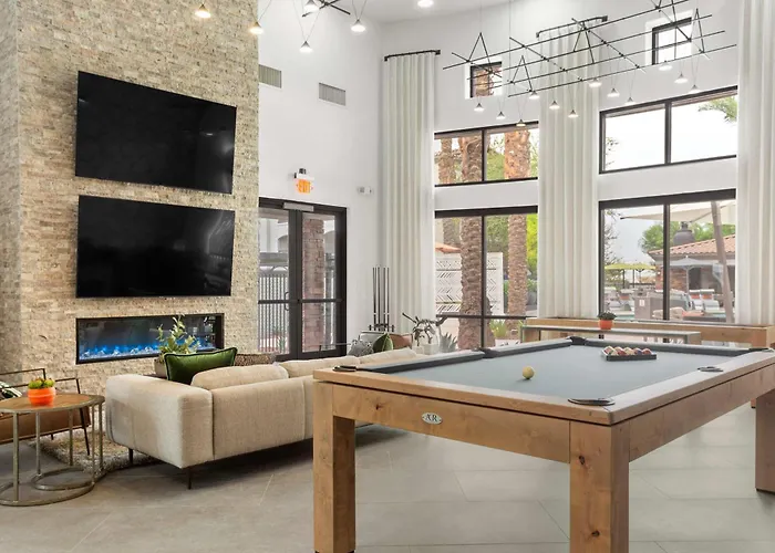 Cozysuites By The Stadium With Pool 22 Apartment Glendale